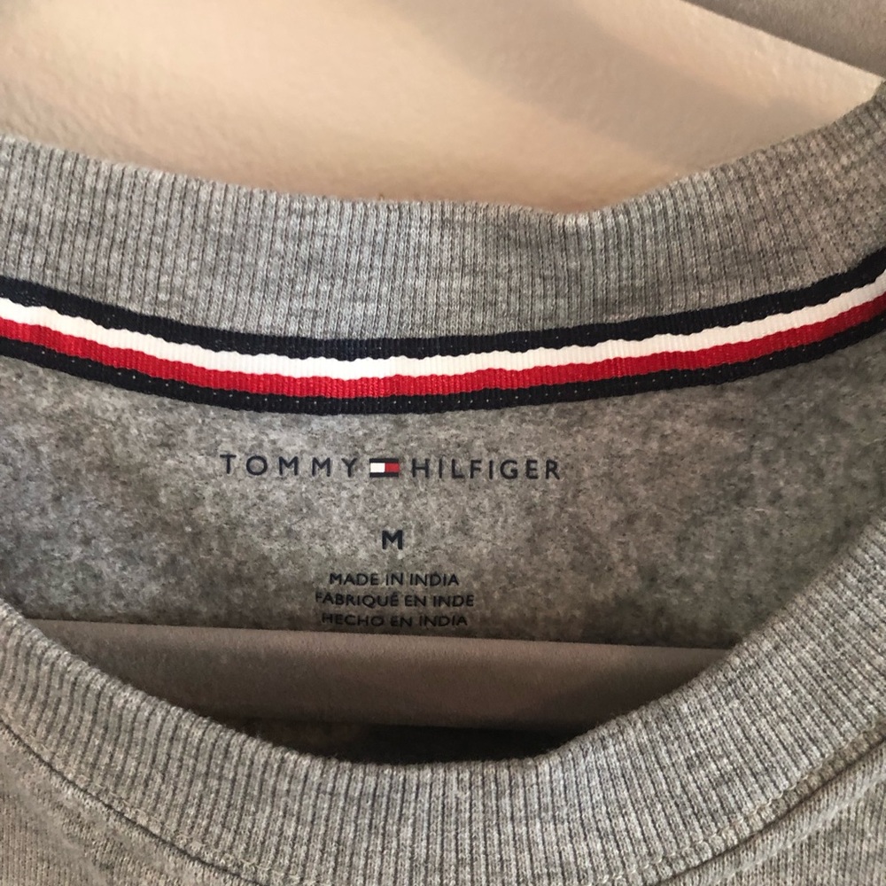 $6❤️Bundled Tommy Hilfiger Top - Picture 3 of 5